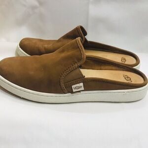 UGG Women’s Gene Sneakers Tan sz 9.5
